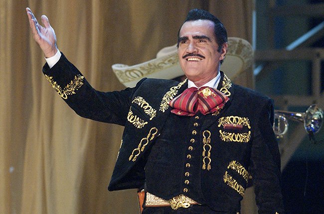 From ‘Dos Corazones’ to ‘El Ultimo Beso,’ Right here Are All of Vicente Fernandez’s Greatest Billboard Hits