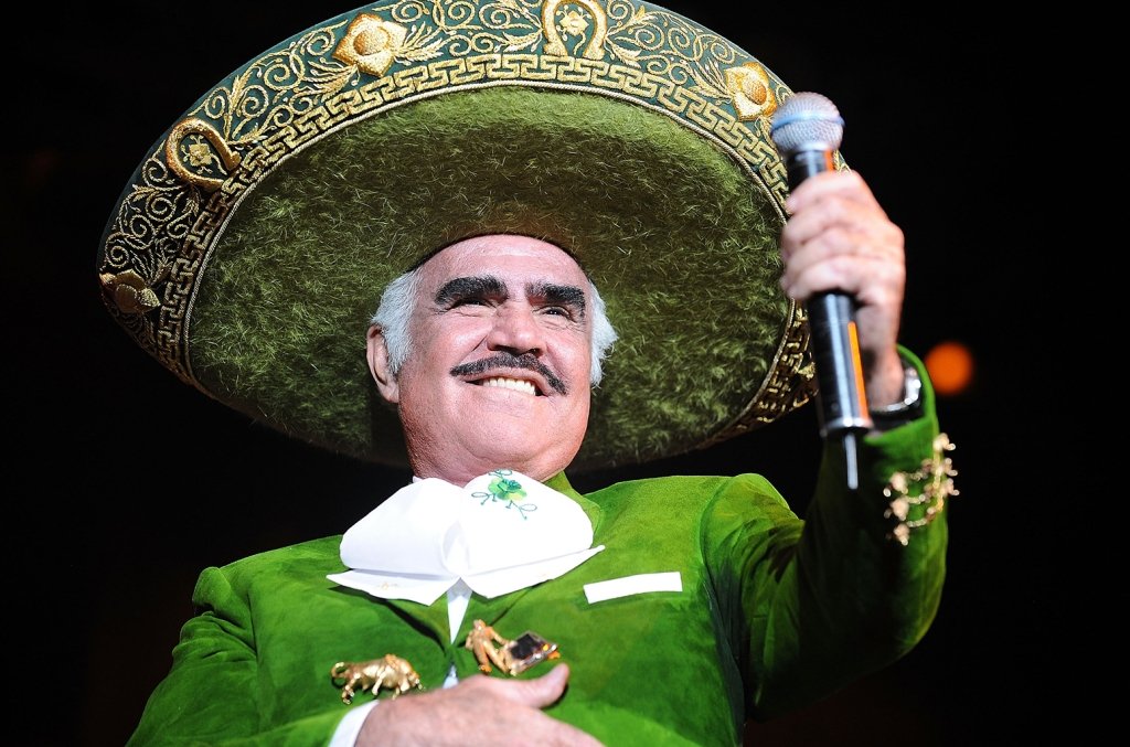 Paquita la del Barrio, Ricky Martin & Extra React to Vicente Fernández’s Loss of life