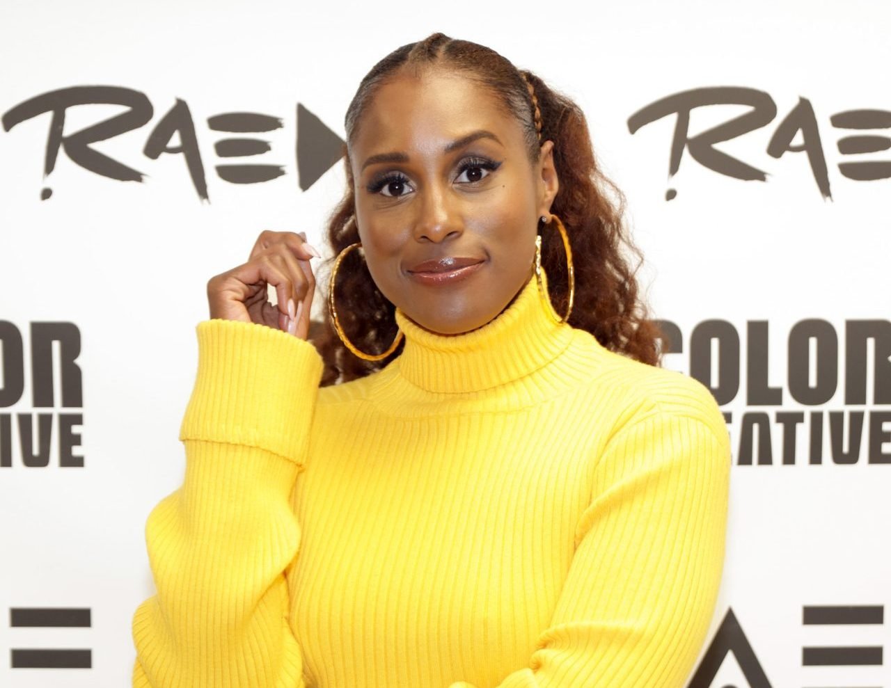 Issa Rae Asks Twitter To Let Her “Delight in, Drink And Be Merry” After Shutting Down Being pregnant Rumors