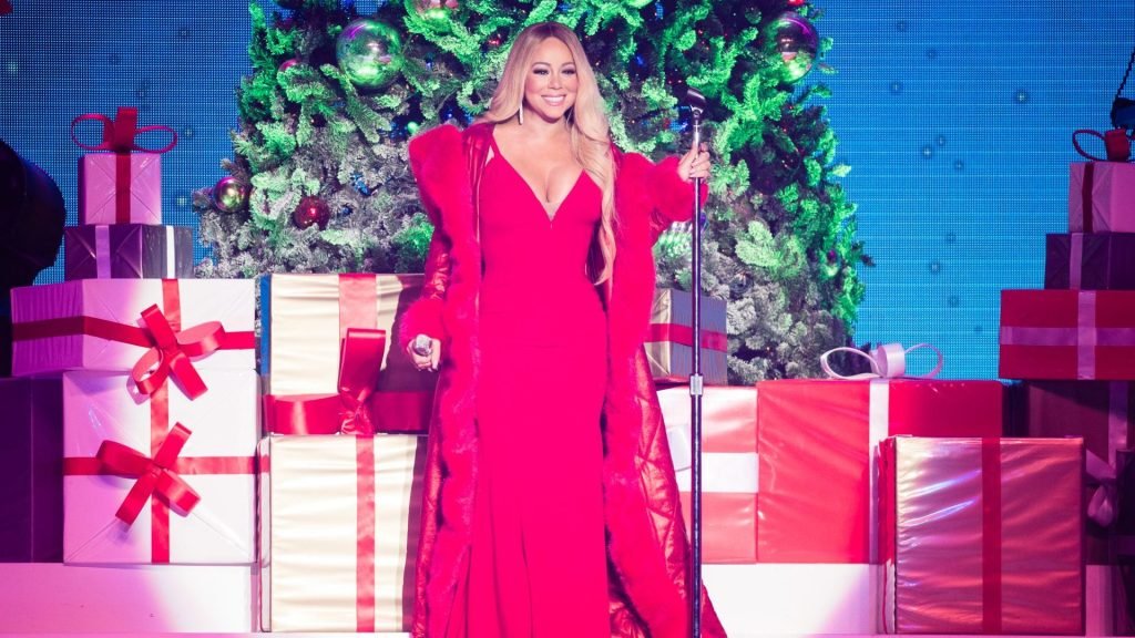 Mariah Carey Spicy Fans To NYC Penthouse For “Final Vacation Expertise”