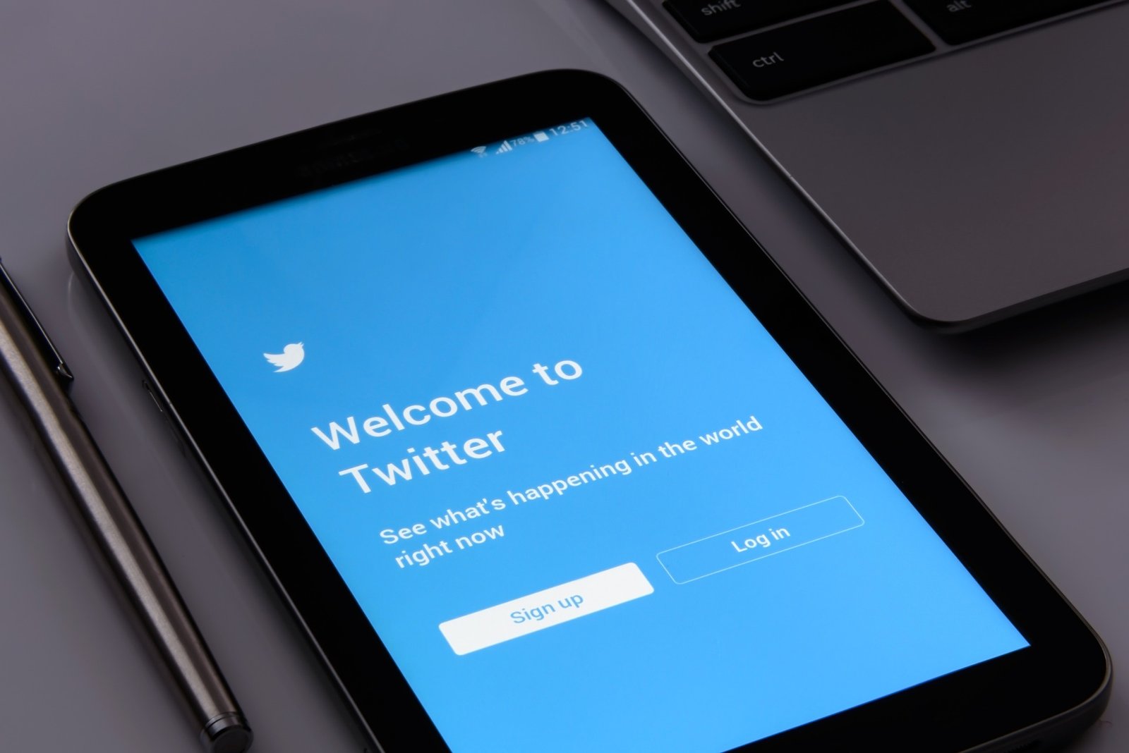 Twitter expands character restrict from 280 to 4,000 (and promptly breaks)